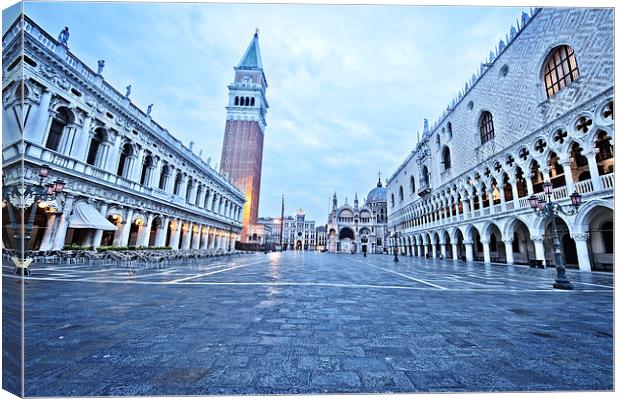 St Marks Square, Venice Canvas Print by Jean Gill