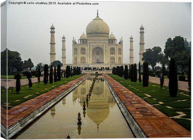 Taj Mahal Canvas Print by colin chalkley