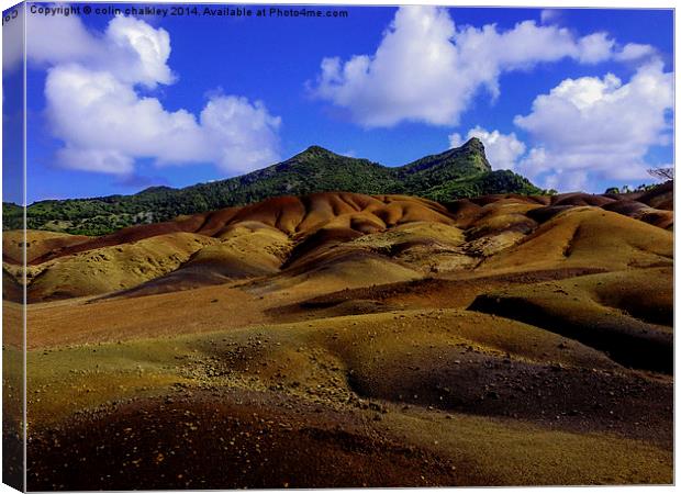 Coloured sand of Chamerel, Mauritius Canvas Print by colin chalkley