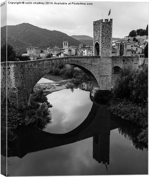 The Angled Bridge at Besalu, Spain Canvas Print by colin chalkley