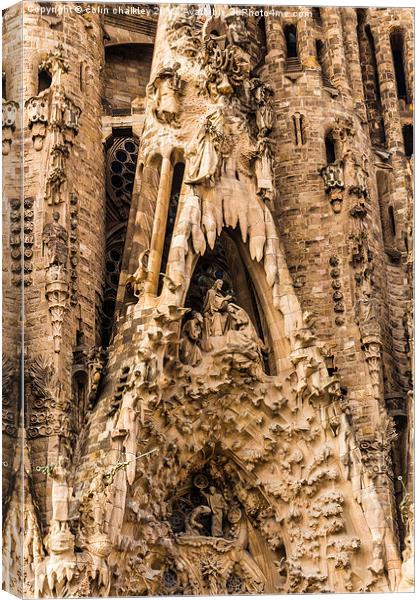 Basílica i Temple Expiatori de la Sagrada Família Canvas Print by colin chalkley