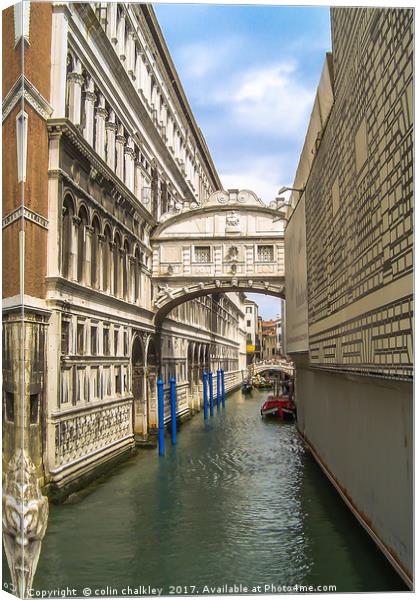 The  Ponte dei Sospiri in Venice Canvas Print by colin chalkley