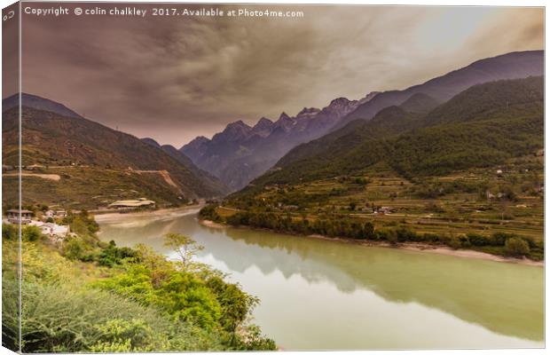 First Bend of the Yangtze River, China Canvas Print by colin chalkley