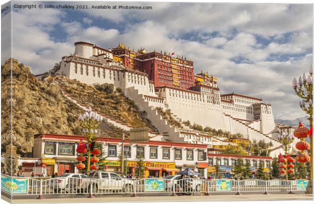 Potala Palace in Lhasa, Tibet Canvas Print by colin chalkley