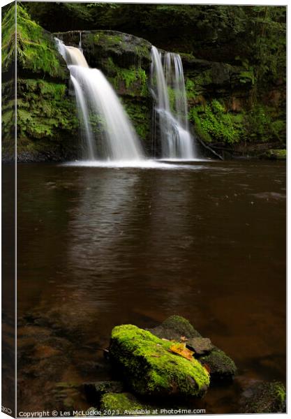 Black Linn Falls Calderglen Country Park Walk Canvas Print by Les McLuckie