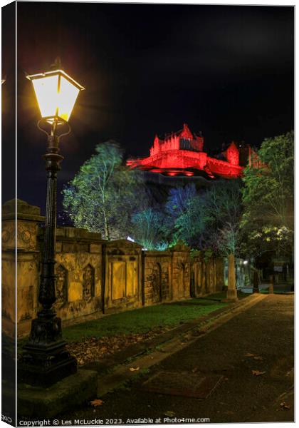 Outdoor Edinburgh Castle from the Kirkyard Canvas Print by Les McLuckie