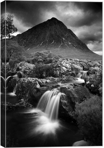 Majestic Buachaille Etive Standing Tall Canvas Print by Les McLuckie
