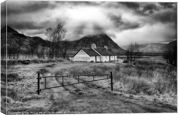 Majestic Cottage in Glen Coe Canvas Print by Les McLuckie