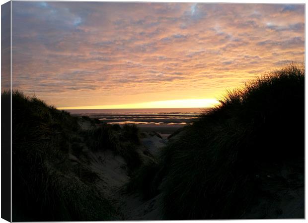 Sand dune sunset Canvas Print by kenny dyson