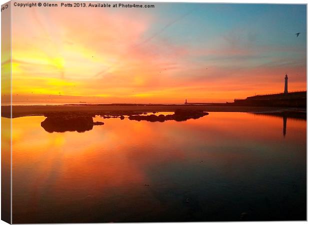 Seaburn beach Sunderland Canvas Print by Glenn Potts