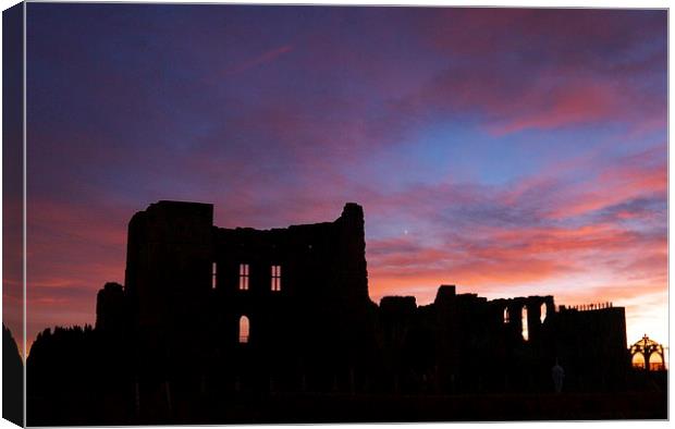 Kenilworth Castle Sunset Canvas Print by Laura Kenny