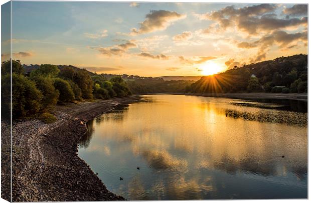  Reservoir Sunset Canvas Print by Laura Kenny