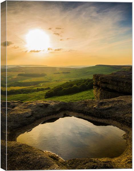  Stanage  Canvas Print by Laura Kenny