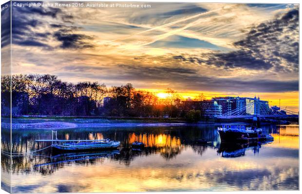 Sunset in Battersea Canvas Print by Juha Remes