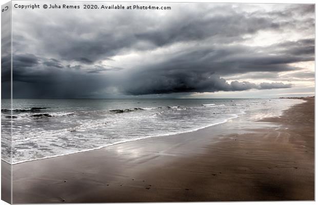 Playa del Ingles Canvas Print by Juha Remes