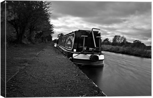 Canal boat on branston canal Canvas Print by leonard alexander