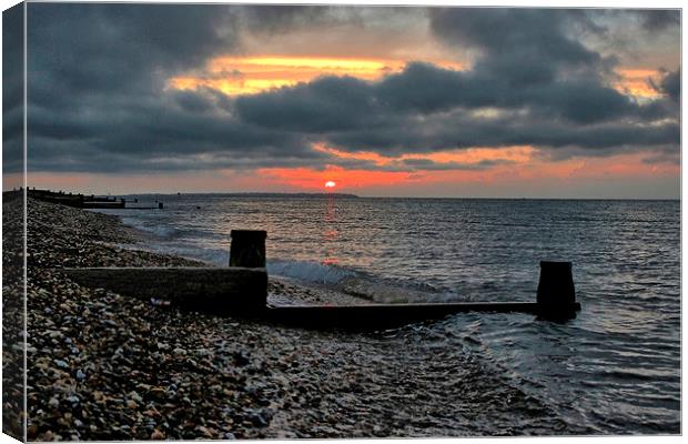 Herne Bay Sunset Canvas Print by Richard Cruttwell