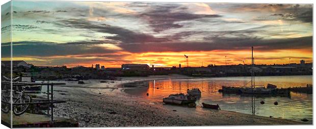 River Medway Sunrise Canvas Print by Richard Cruttwell