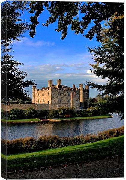 Leeds Castle Canvas Print by Richard Cruttwell