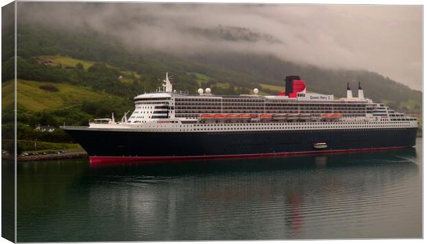 Cunard's Queen Mary 2 Liner Canvas Print by Scott Anderson