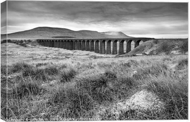 The Viaduct. Canvas Print by Garry Smith