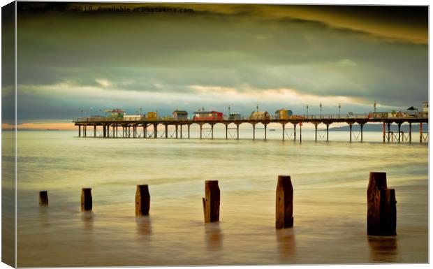 Teignmouth Pier At dawn. Canvas Print by Tracey Yeo