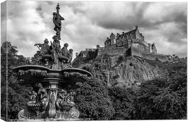 Ross Fountain  Canvas Print by Kevin Ainslie