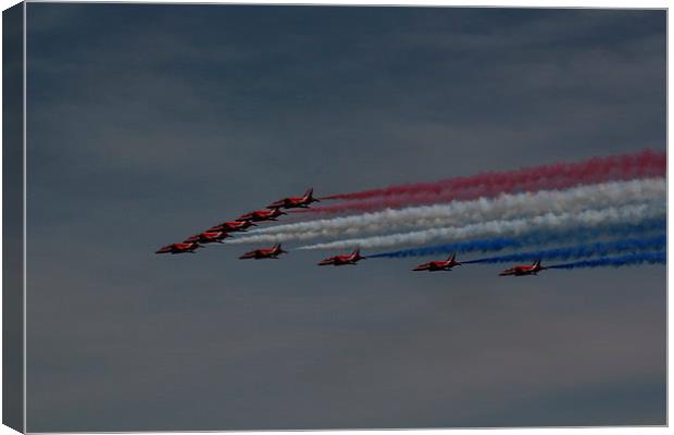 Red Arrows display team Canvas Print by Peter Orr