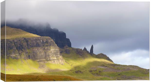 Old Man of Storr, Isle of Skye Canvas Print by Andy Redhead