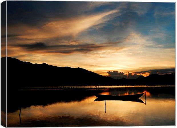 Vietnam sunset over the lagoon Canvas Print by Ewan Cowie