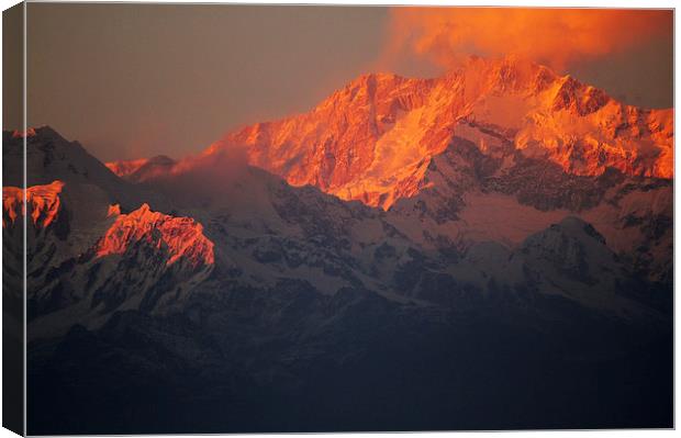  Mt Kangchenjunga (The Himalayan Range) Canvas Print by Satya Adt
