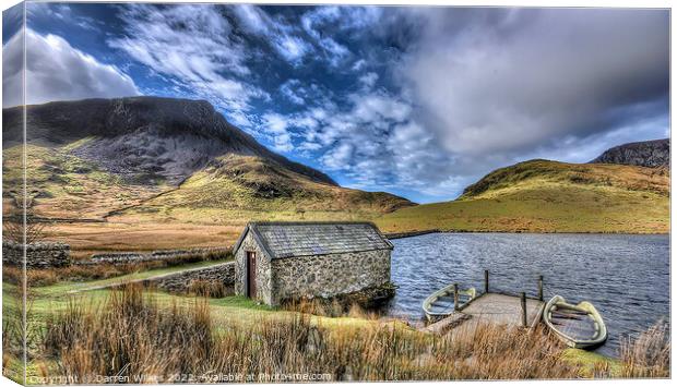 Llyn y Dywarchen Boat House north Wales  Canvas Print by Darren Wilkes