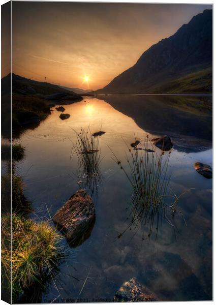 Llyn Ogwen Sunrise Snowdonia  Canvas Print by Darren Wilkes