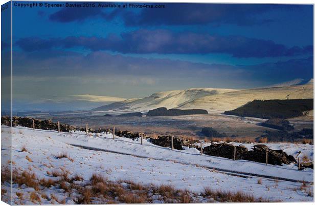  Snowy landscape in the Brecon Beacons Canvas Print by Spenser Davies