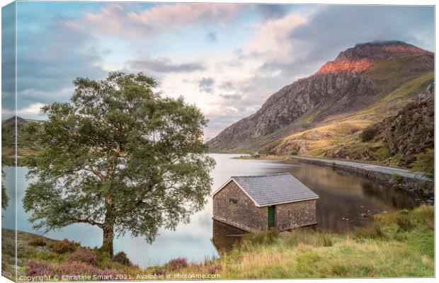 Almost Sunset - Llyn Ogwen, Snowdonia - Landscape Wales Canvas Print by Christine Smart