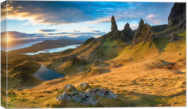 Stunning sunrise over the Old Man of Storr  Canvas Print by Helen Hotson