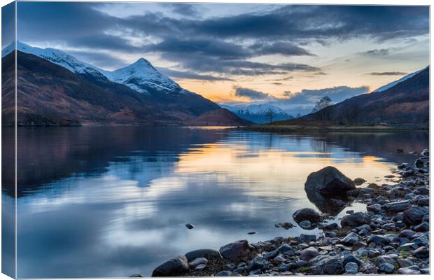 Night falls over Loch Leven  Canvas Print by Helen Hotson