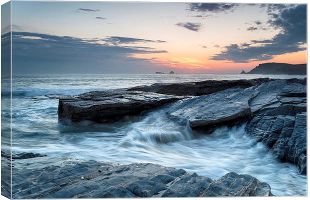 Sunset at Boobys Bay Canvas Print by Helen Hotson