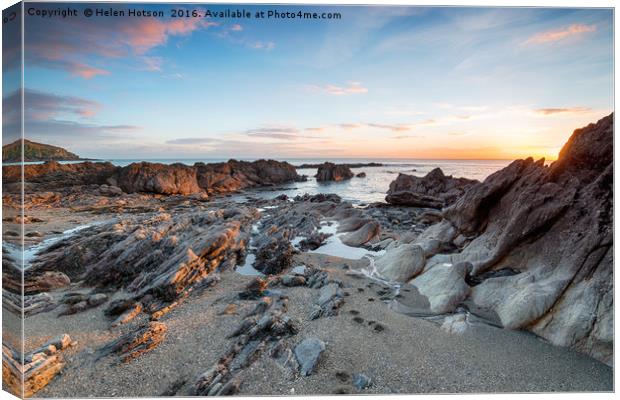 Sunset at Hemmick Beach in Cornwall Canvas Print by Helen Hotson