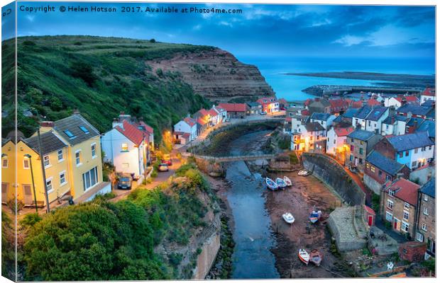 Nightfall over Staithes Canvas Print by Helen Hotson