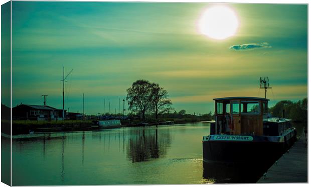 trent lock with dutch barge Canvas Print by keith hannant
