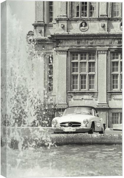A classic Mercedes car at Longleat House Canvas Print by Andrew Harker