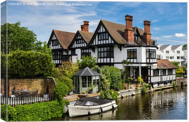 Marlow Lock Basin on the River Thames Canvas Print by Pearl Bucknall