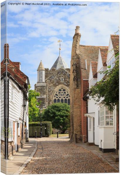 Quaint Cobbled Street in Rye East Sussex Canvas Print by Pearl Bucknall