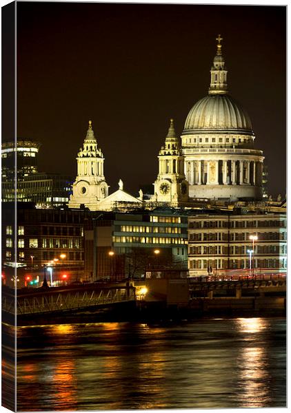 St. Pauls Cathedral Canvas Print by Bernd Tschakert