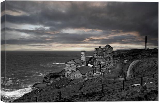 old cornish tin mine Canvas Print by Kevin Britland