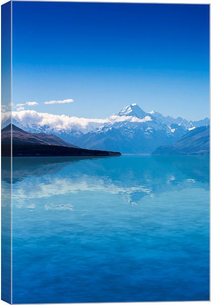 Mount Cook reflected in Lake Pukaki Canvas Print by Sheila Smart