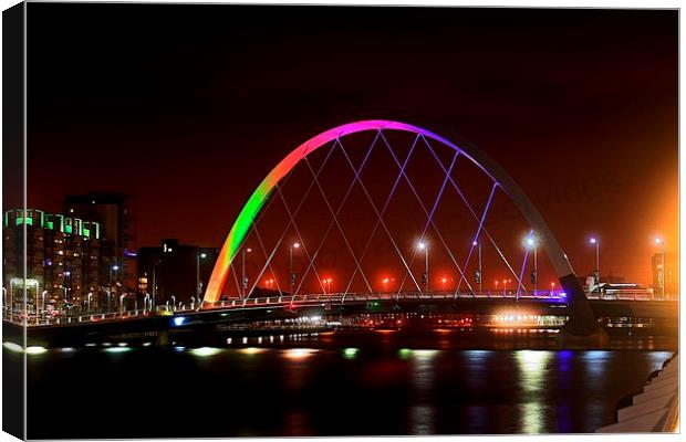  Squinty Bridge, Glasgow Canvas Print by Peter Struthers