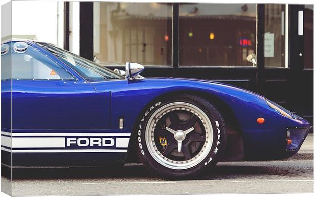  Ford GT40 Canvas Print by Dean Merry