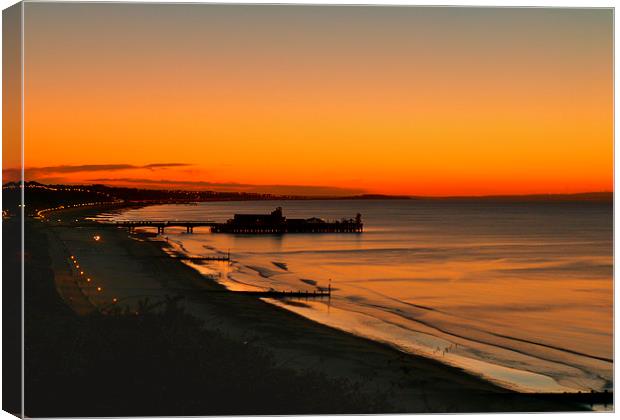 Bournemouth sunrise. Canvas Print by paul cobb